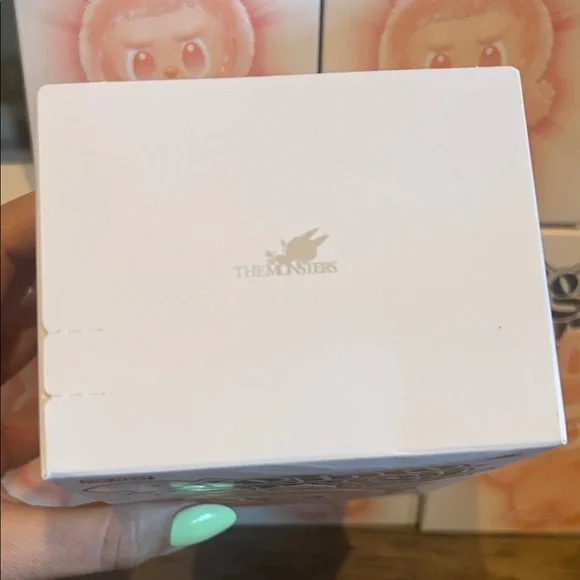 Pop Mart Big Into Energy Labubu - HAPPINESS - Picture 3 of 7